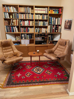 http://www.gbpsykoterapi.se/Kontakt/chairs.jpg